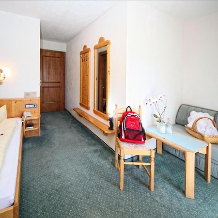 Hotel Hubertushof - Ihr Hotel Mit Herz Leutasch Ruang foto