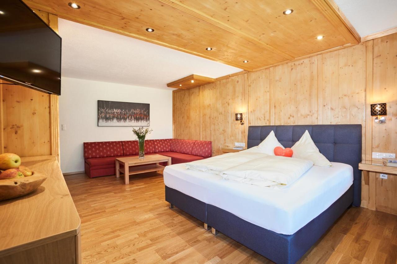 Hotel Hubertushof - Ihr Hotel Mit Herz Leutasch Ruang foto