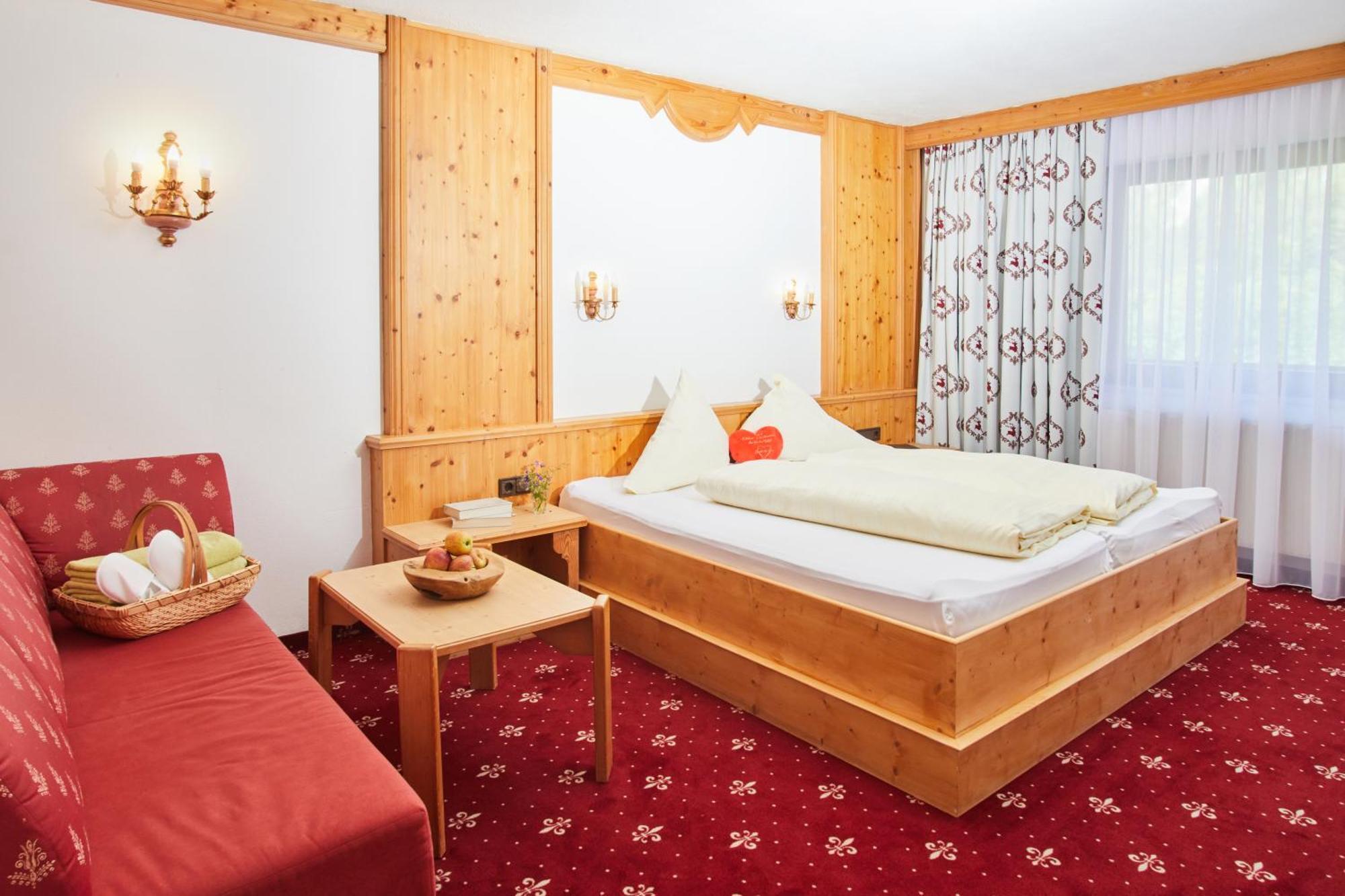 Hotel Hubertushof - Ihr Hotel Mit Herz Leutasch Ruang foto