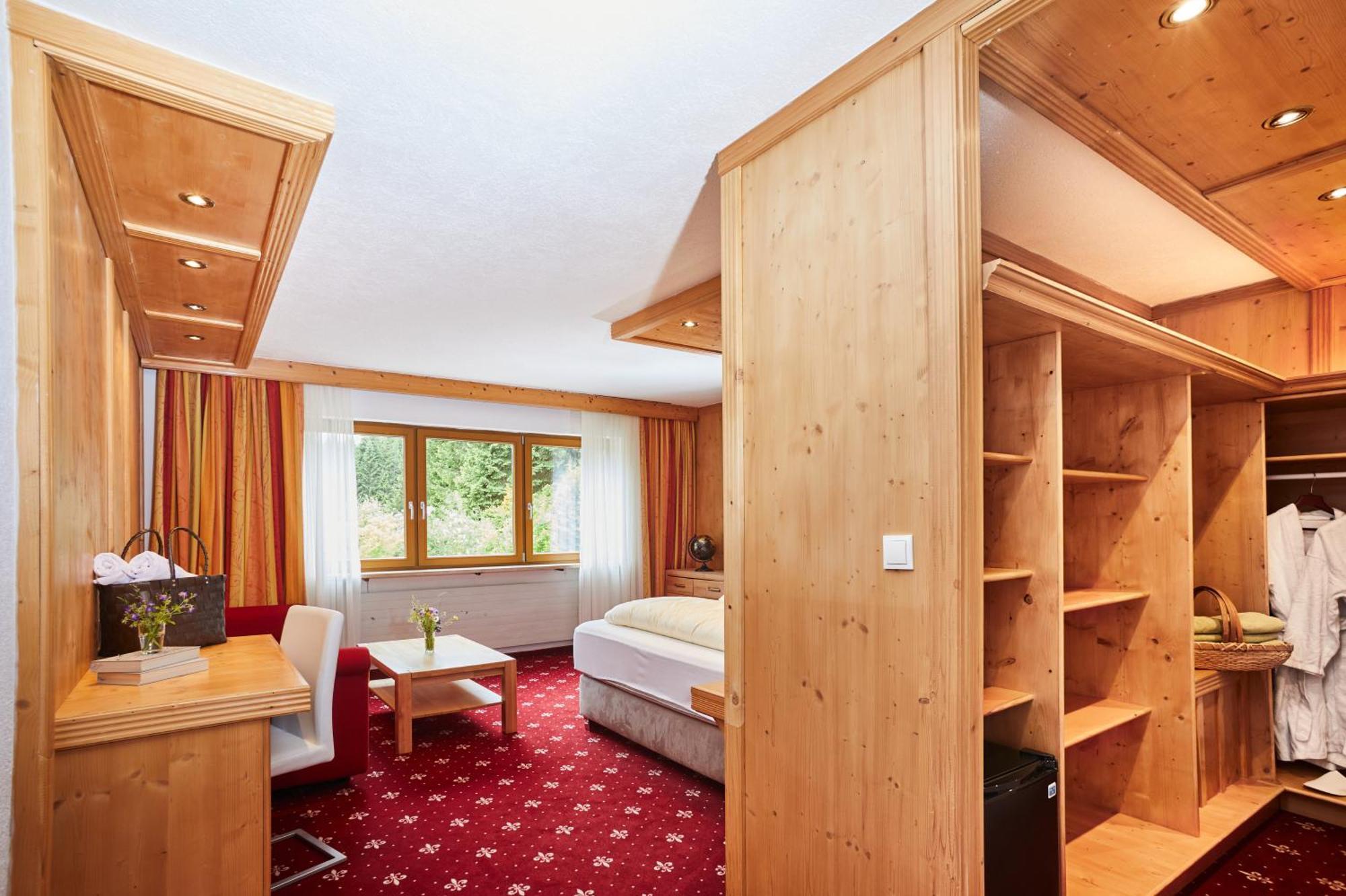 Hotel Hubertushof - Ihr Hotel Mit Herz Leutasch Ruang foto